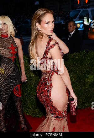 NEW YORK, NY - MAY 04: Jennifer Lopez attends the 'China: Through The Looking Glass' Costume Institute Benefit Gala at the Metropolitan Museum of Art on May 4, 2015 in New York City.    People:  Jennifer Lopez Stock Photo