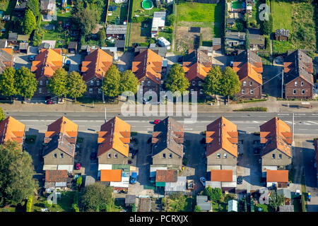 Gladbecker street mining settlement, street settlement with backyards, red tile roofs, miners' houses, Eigen, Bottrop, Ruhr area, North Rhine-Westphalia, Germany Stock Photo