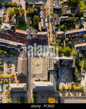 Ernst-Wilczok-Platz and city hall Bottrop, city hall fountain, city hall square, market square, Bottrop, Ruhr area, North Rhine-Westphalia, Germany Stock Photo