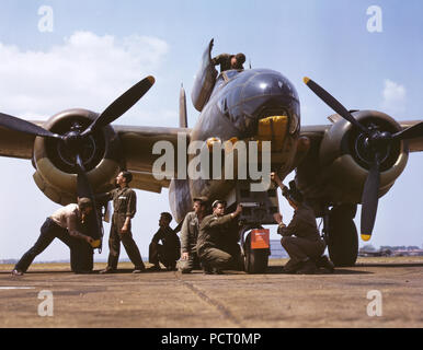 Servicing an A-20 bomber, Langley Field, Va. - July 1942 Stock Photo
