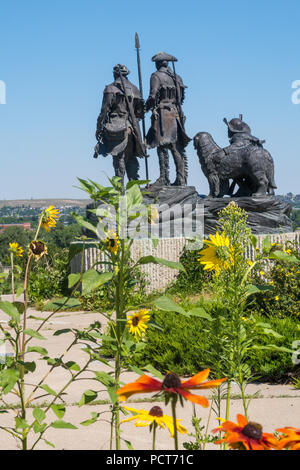 "Explorers at the Portage" Lewis and Clark statue overlooking Great Falls, MT, USA Stock Photo