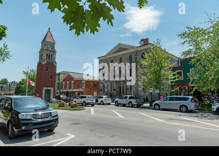 Niagara-on-the-Lake, Ontario, Canada.View south across Queen Street. Memorial Clock Tower on left; shops, old Court House, City Hall at middle right. Stock Photo