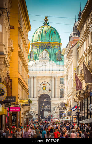Europa, Österreich, Wien, Innere Stadt, Innenstadt, Einkaufen, Kohlmarkt, Hofburg, Vienna, Austria, architecture, capital Stock Photo