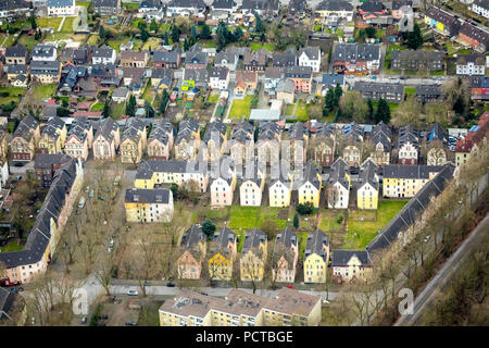 Residential terraced houses on Breisacher Straße in Obermeiderich, social housing, ThyssenKrupp Wohnimmobilien GmbH, Duisburg-Nord, Duisburg, Ruhr area, North Rhine-Westphalia, Germany Stock Photo