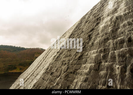 Water cascades down the Derwent Dam, Ladybower reservoir. Near Sheffield, in Peak District, Derbyshire, England, United Kingdom. Stock Photo