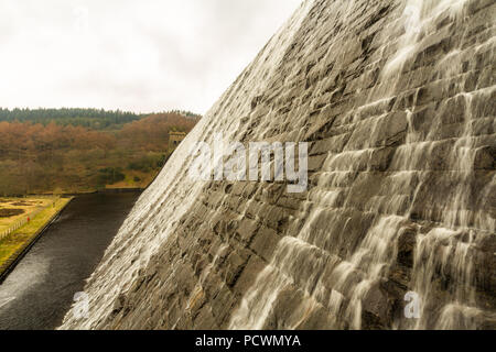 Water cascades down the Derwent Dam, Ladybower reservoir. Near Sheffield, in Peak District, Derbyshire, England, United Kingdom. Stock Photo