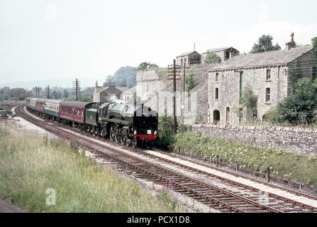 Standard 7P6F Class No 70013 OLIVER CROMWELL passes Horrocksford with the MRTS/ SVRS 'Farewell to BR Steam' railtour  28/07/1968 Stock Photo