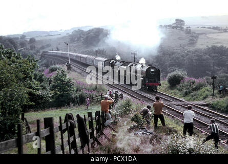 Standard 7P6F Class No 70013 OLIVER CROMWELL and Stanier 5MT Class  No 44781 cross Entwistle Viaduct with the LCGB 'Farewell to Steam' railtour en route to Blackburn  04/08/1968 Stock Photo