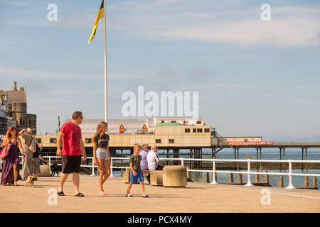 Aberystwyth Wales UK, Saturday 04  August 2018.  UK Weather: People head to the seaside in Aberystwyth on a bright, warm and sunny Saturday morning  The UK wide heatwave continues, with more high temperatures in the south and east of the country. Photo credit: Keith Morris/Alamy Live news Stock Photo
