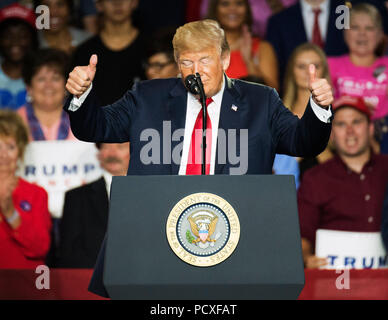 Ohio, USA. 4 August 2018. Donald Trump addresses the crowd at the Make America Great Again Rally in Powell, Ohio USA. Brent Clark/Alamy Live News Stock Photo