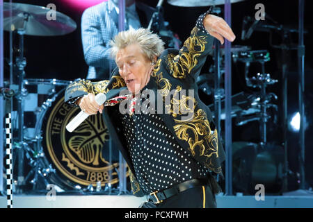 Atlantic City, USA. 4 August 2018.  Rod Stewart performs in concert at Boardwalk Hall in Atlantic City, NJ to the delight of his fans at the ''Sold Out'' audience. Credit: Donald Kravitz/ZUMA Wire/Alamy Live News Stock Photo