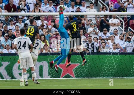 Maryland, USA. 4 August 2018.  Real Madrid goalkeeper Keylor Navas (1) makes a save in traffic during an International Champions Cup match between Real Madrid vs Juventus at FedExField in Landover, Maryland. Scott Taetsch/CSM Credit: Cal Sport Media/Alamy Live News Stock Photo