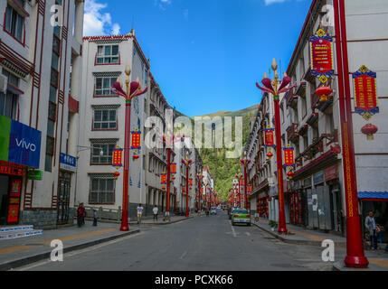Daocheng, China - Aug 15, 2016. Street of Daocheng, China. Daocheng is located in the eastern Hengduan Mountains, Sichuan Province. Stock Photo