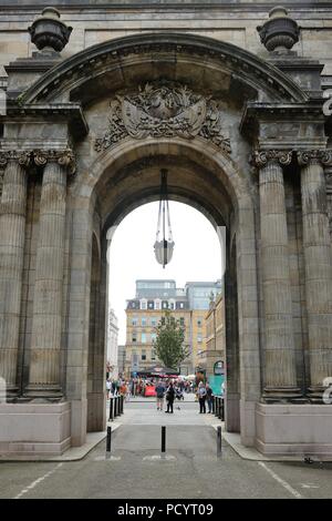 One of the majestic and decorative sandstone, John Street, archways at Glasgow City Chambers, Scotland, UK Stock Photo