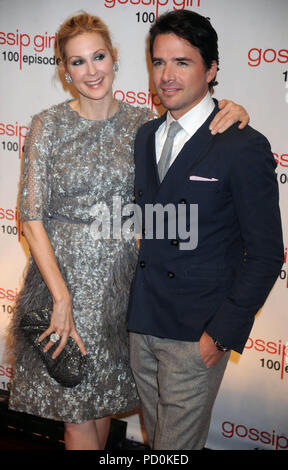 NEW YORK, NY - NOVEMBER 19: Kelly Rutherford Matthew Settle at the 'Gossip Girl' 100 episode celebration at Cipriani Wall Street on November 19, 2011 in New York City.  People:  Kelly Rutherford Matthew Settle Stock Photo