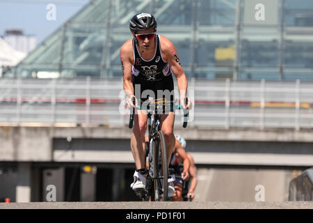 ExCel London, UK, 5th August 2018. Jodie Stimpson (105, GBR)The Men's and Women's Elite races attract a high class field of international athletes. Now in its 22nd year, the AJ Bell London Triathlon is the world’s largest triathlon, this year welcoming over 10,000 triathletes and elite racers. Credit: Imageplotter News and Sports/Alamy Live News Stock Photo