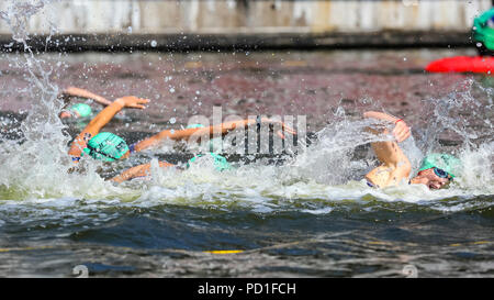 ExCel London, UK, 5th August 2018. Elite Women's swim race. The Men's and Women's Elite races attract a high class field of international athletes. Now in its 22nd year, the AJ Bell London Triathlon is the world’s largest triathlon, this year welcoming over 10,000 triathletes and elite racers. Credit: Imageplotter News and Sports/Alamy Live News Stock Photo