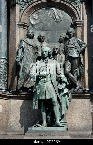 Maria Theresien Platz with a statue of Maria Theresia, Vienna, Austria Austrian. ( Maria Theresa monument.  The most imposing work of modern plastic art in Vienna was created in 13 years (model 1874, completion 1887) by Caspar von Zumbusch (sculptures) and Carl von Hasenauer (building) and unveiled on 13 May 1888, the birthday of the ruler. ) - ( Holy Roman Empress German Queen 1745 – 1765  Archduchess of Austria Queen of Hungary and Croatia ) Stock Photo