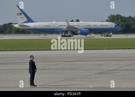 Columbus, Ohio, USA. 4th Aug, 2018. Members of the Secret Service wait for Air Force One to touch down at Columbus International Airport in Columbus, Ohio to attend a rally in support of Republican candidate Troy Balderson for congress. Credit: Matthew Hatcher/SOPA Images/ZUMA Wire/Alamy Live News Stock Photo