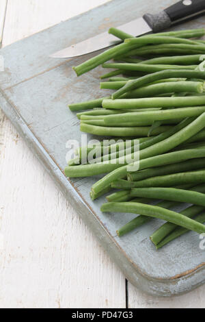 preparing fine green beans Stock Photo - Alamy
