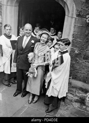 2nd june 1949. London, England. AUSTRALIAN  MILLIONAIRE WEDS IN LONDON. Mr. George Falkiner, a 42 year old Australian millionaire sheep farmer marries Miss Pauline Weir, from Mew South Wales, Australia, at the Savoy Chapel in London. Mr. Falkiner owned one of the best sheep studs in Australia, and was a company director, promotor, inventor, racehorse owner and pilot. the photo shows the bride and groom leaving after their wedding ceremony. Stock Photo