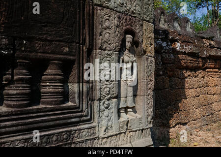 Apsara dancers in laterite wall, Ta Som temple in Angkor, Cambodia. Stock Photo