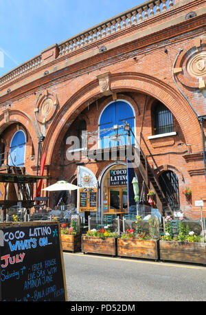 Cafe on Ramsgate harbour in Brick Archway, With The Royal Temple Yacht ...