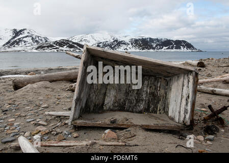 Norway, Svalbard, Spitsbergen, Amsterdam Island aka Amsterdamoya, Smeerenburg. Ruins of Dutch whaling station in use from 1614-1655. Stock Photo