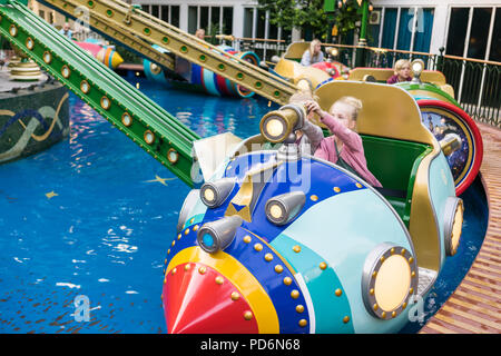 Rocket ride on funfair hi-res stock photography and images