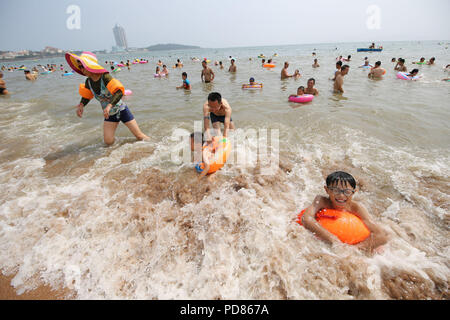 Qingdao, Qingdao, China. 7th Aug, 2018. Qingdao, CHINA-Tourists flock to the beach during summer vacation in Qingdao, east China's Shandong Province. Credit: SIPA Asia/ZUMA Wire/Alamy Live News Stock Photo