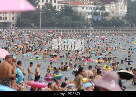 Qingdao, Qingdao, China. 7th Aug, 2018. Qingdao, CHINA-Tourists flock to the beach during summer vacation in Qingdao, east China's Shandong Province. Credit: SIPA Asia/ZUMA Wire/Alamy Live News Stock Photo