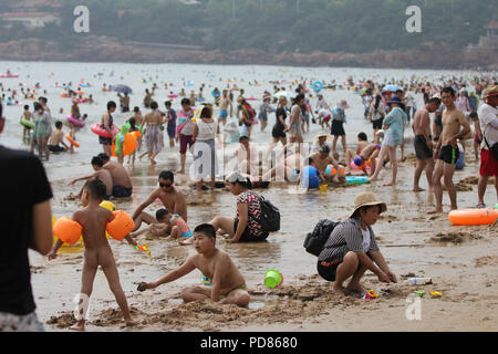 Qingdao, Qingdao, China. 7th Aug, 2018. Qingdao, CHINA-Tourists flock to the beach during summer vacation in Qingdao, east China's Shandong Province. Credit: SIPA Asia/ZUMA Wire/Alamy Live News Stock Photo