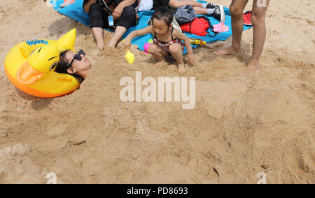 Qingdao, Qingdao, China. 7th Aug, 2018. Qingdao, CHINA-Tourists flock to the beach during summer vacation in Qingdao, east China's Shandong Province. Credit: SIPA Asia/ZUMA Wire/Alamy Live News Stock Photo