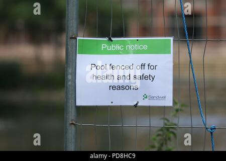 Smethwick, West Midlands, UK. 8th August, 2018. A pool has been closed to the public as up to 45 birds, mainly Canada geese, have died in recent weeks after bacteria developed in a pool in Victoria Park, Smethwick, near Birmingham, due to the recent hot weather. A spokesman for the RSPCA suspects the birds died after contracting avian botulism. Peter Lopeman/Alamy Live News Stock Photo