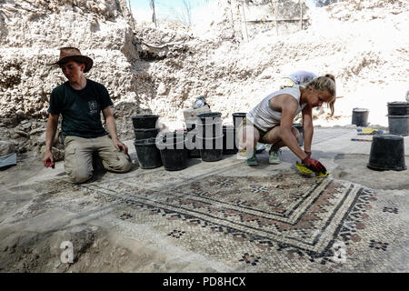 Jerusalem, Israel. 8th August, 2018. Archaeologists excavate a Byzantine Period villa showing evidence of wealth including a beautiful mosaic floor. Under the patronage of DEI, German Protestant Institute of Archaeology, excavations are underway on Mt. Zion in the area of the Anglican Prussian Protestant Cemetery Credit: Nir Alon/Alamy Live News Stock Photo