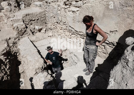 Jerusalem, Israel. 8th August, 2018. Under the patronage of DEI, German Protestant Institute of Archaeology, excavations are underway on Mt. Zion in the area of the Anglican Prussian Protestant Cemetery Credit: Nir Alon/Alamy Live News Stock Photo