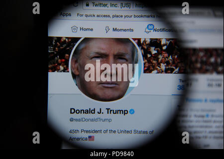 Donald Trumps twitter page @realDonaldTrump Stock Photo