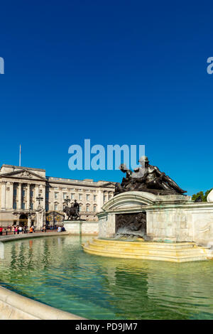 London England August 05, 2018 The Victoria Memorial, outside Buckingham Palace, the London residence of Her Majesty Queen Elizabeth 2nd Stock Photo