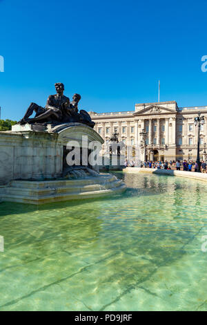 London England August 05, 2018 The Victoria Memorial, outside Buckingham Palace, the London residence of Her Majesty Queen Elizabeth 2nd Stock Photo