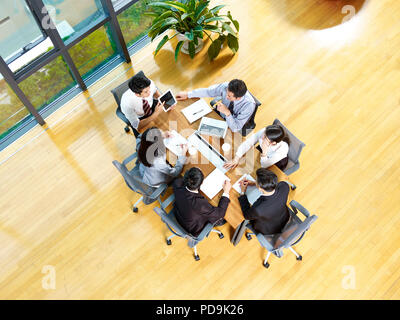 aerial view of a team of asian business men and women meeting in modern office. Stock Photo
