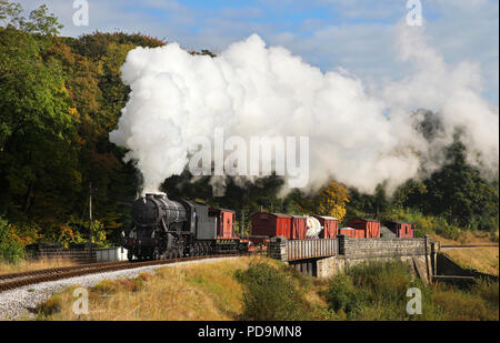 90711 (90733) heads away from Oakworth on the KWVR at  Mytholmes 9.10.15 Stock Photo