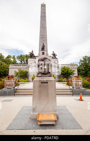 Obelisk of President Abraham Lincoln's tomb in Springfield, Illinois. Stock Photo