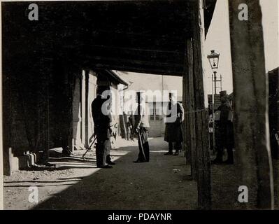 Ankunft in Castelnuovo und Bergrüssung durch das Kriegshafenkommando. Aufgenommen in Castelnuovo am 12. Februar 1916. Stock Photo