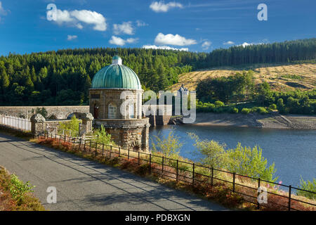 Foel Tower Garreg Ddu Dam with Nantgwyllt Chapel in the background Elan Valley Powys Wales UK Stock Photo