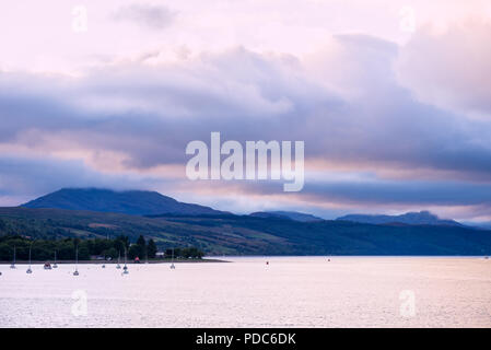 Purple Sunset at the Gare Loch or Gareloch (Gaelic: An Gearr Loch) is a sea loch in Argyll and Bute, Scotland, UK Stock Photo