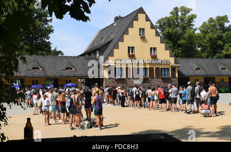 Berlin, Germany. 08th Aug, 2018. Swimmers enjoy the high summer weather at the Strandbad Wannsee. Credit: Ralf Hirschberger/dpa/Alamy Live News Stock Photo