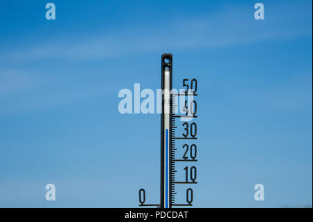 93 degrees fahrenheit hi-res stock photography and images - Alamy