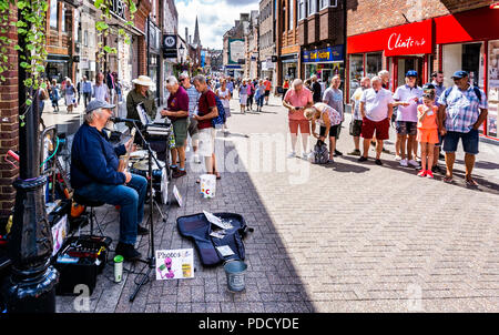 Funny busker entertaining shoppers in Cornhill, Dorchester, Dorset, UK on 8 August 2018 Stock Photo