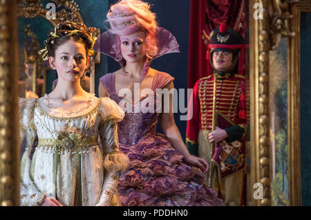 THE NUTCRACKER AND THE FOUR REALMS 2018 Walt Disney Pictures film with Mackenzie Foy at left and Keira Knightly Stock Photo