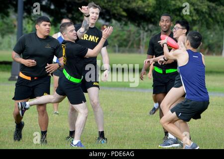 U.S. and Singapore army troops play ultimate frisbee together during Tiger Balm 18’s sports day at the 298th Regiment, Multi-Functional Training Unit (MFTU), Regional Training Institute (RTI), Waimanalo, Hawaii, on May 15, 2018. Singapore Soldiers assigned to the 6th Division, Singapore Army and 10th Singapore Infantry Brigade played a various sporting events with U.S. Soldiers assigned to the 3rd Brigade Combat Team (3BCT), 25th Infantry Division (25ID); the 29th Infantry Brigade Combat Team (29IBCT), Hawaii Army National Guard (HIARNG); 426th Civil Affairs Battalion, California Army National Stock Photo